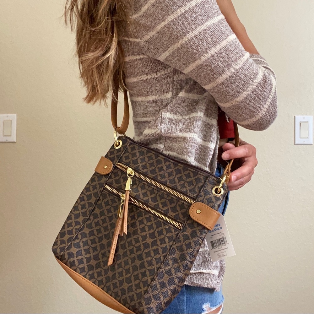 🥀 Time and Tru Adjustable Crossbody Purse 🥀